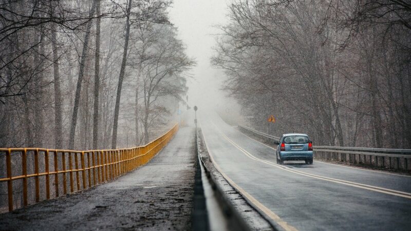 Comment Gérer la Conduite dans des Conditions Météo Extrêmes