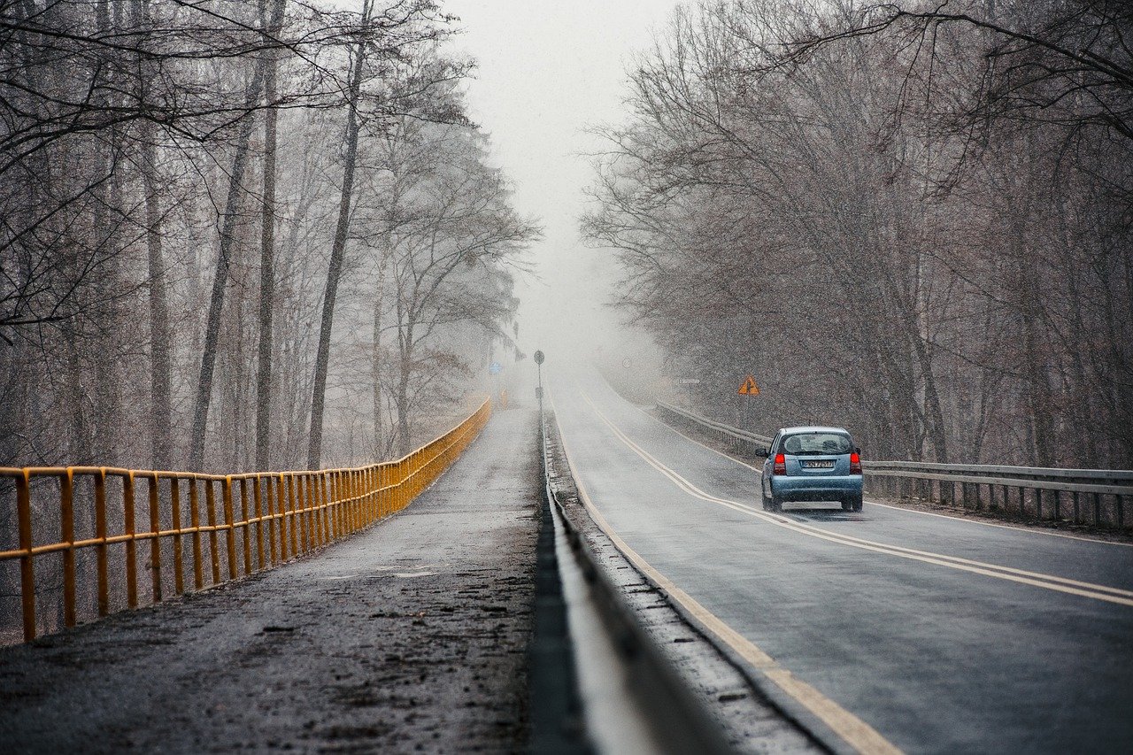 Comment Gérer la Conduite dans des Conditions Météo Extrêmes