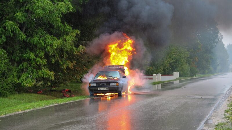 Le Bon Comportement à Adopter en Cas de Feu de Route