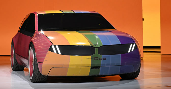 Cette voiture futuriste change de couleur en un clic – vous n’en croirez pas vos yeux !