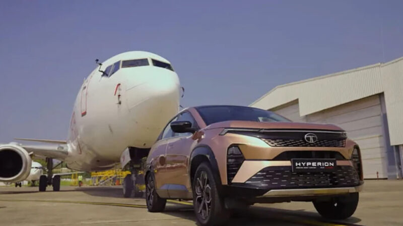 Un SUV compact indien tire un avion de 48 tonnes !