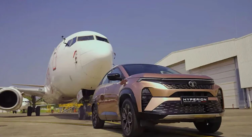 Un SUV compact indien tire un avion de 48 tonnes !